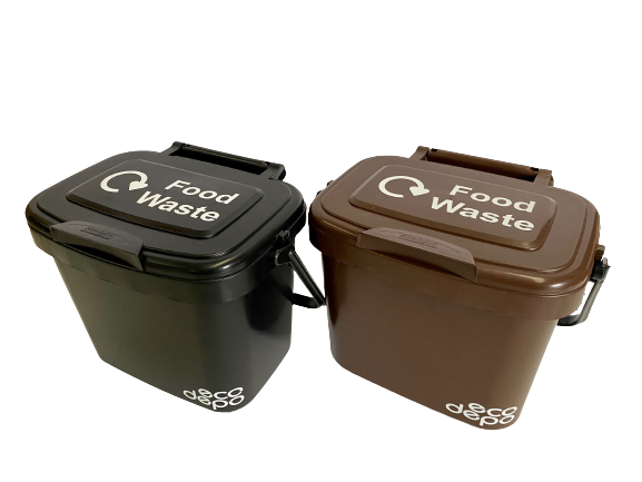 Brown & black 5 litre Food waste caddy is ideal for a kitchen or canteen compost bin to collect any food waste. Handle to carry